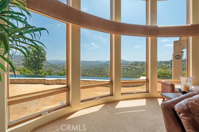 1917 Santa Margarita Drive, Fallbrook CA: https://media.crmls.org/medias/983a23d1-9d9f-4092-aaa8-d58b552c5df5.jpg