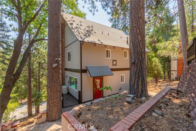 Detail Gallery Image 1 of 29 For 260 S Fairway Dr, Twin Peaks,  CA 92391 - 4 Beds | 3 Baths