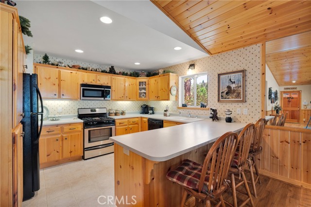 Detail Gallery Image 14 of 31 For 128 Crater Lake Rd, Big Bear Lake,  CA 92315 - 3 Beds | 2 Baths