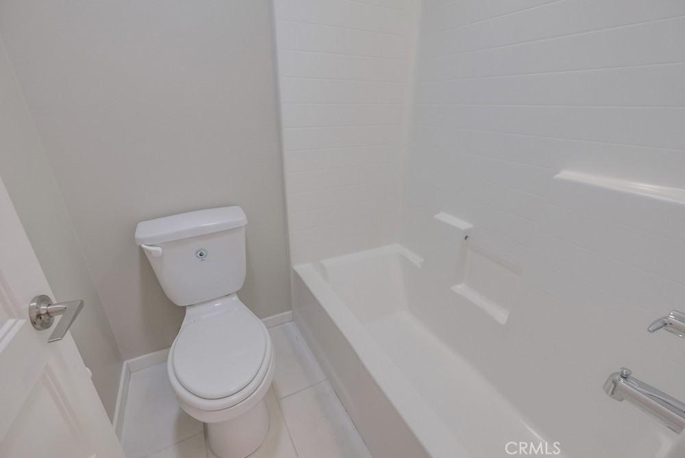 https://media.crmls.org/medias/983a9a91-426d-4a49-adb3-12156540e329.jpg?preset=X-Large