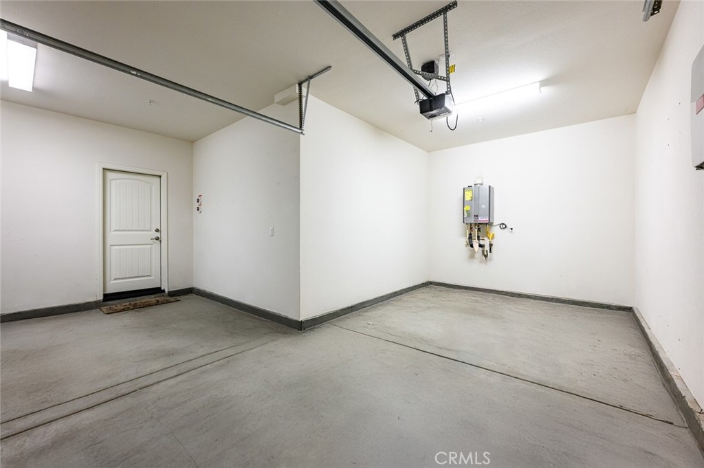https://media.crmls.org/medias/983b165c-0232-4ca2-9f0e-6603fed2e217.jpg?preset=X-Large