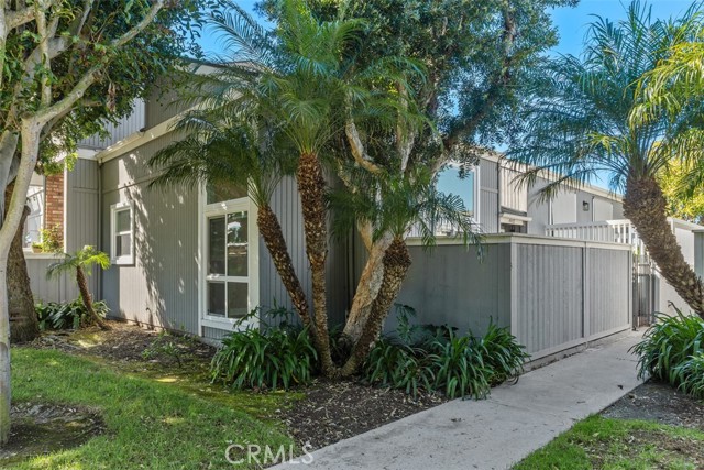 Detail Gallery Image 4 of 39 For 4482 Shorebird St, Huntington Beach,  CA 92649 - 2 Beds | 2 Baths