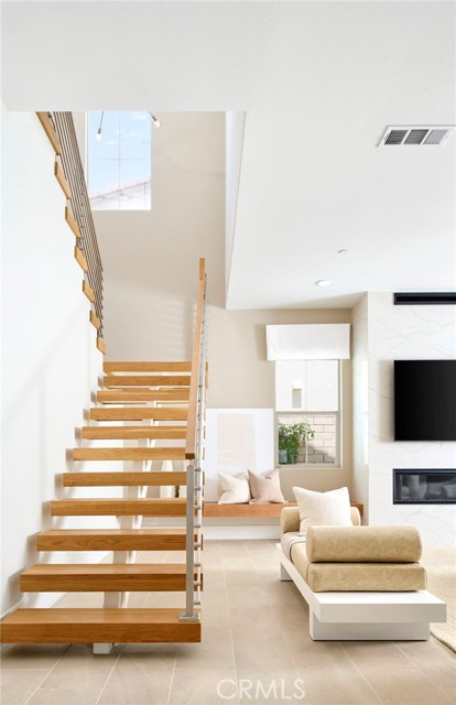 Detail Gallery Image 5 of 27 For 21162 Poema Pl, Chatsworth,  CA 91311 - 5 Beds | 5/2 Baths