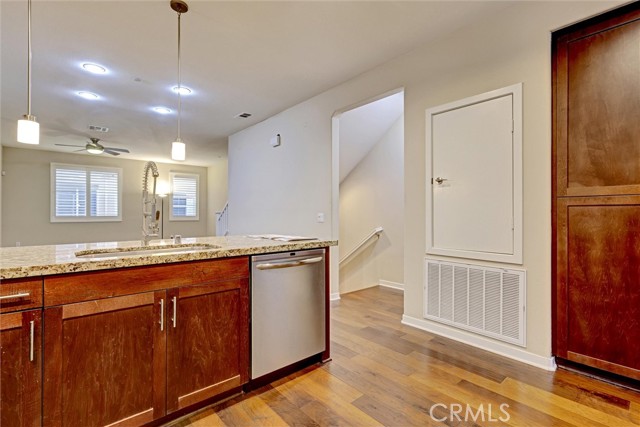 Detail Gallery Image 12 of 37 For 1568 W Artesia Square #E,  Gardena,  CA 90248 - 2 Beds | 2/1 Baths