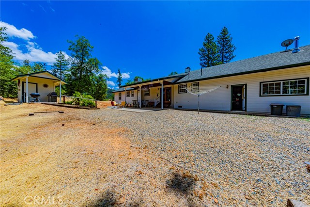 53235 Finegold Creek Court, North Fork CA: https://media.crmls.org/medias/983d74da-4994-4921-976c-ad36939e74e5.jpg