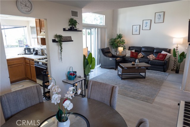 27872 Aberdeen, Mission Viejo CA: https://media.crmls.org/medias/983dd172-c2e6-4e68-a56b-ad996f1c9276.jpg