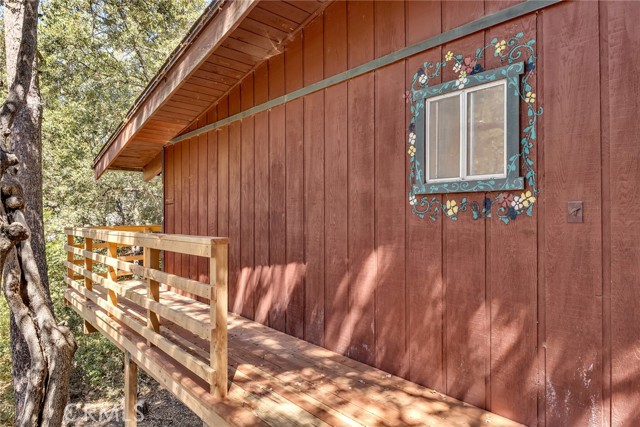 25405 Point Of Rocks Drive, Idyllwild CA: https://media.crmls.org/medias/983e076a-730a-4be0-8895-040bda5a8c60.jpg