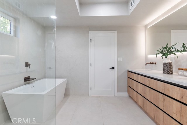 Detail Gallery Image 29 of 64 For 5166 Marmol Dr, Woodland Hills,  CA 91364 - 3 Beds | 3 Baths