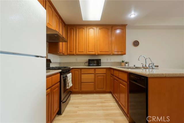 Detail Gallery Image 5 of 26 For 17888 Alburtis Ave #B117,  Artesia,  CA 90701 - 2 Beds | 2 Baths