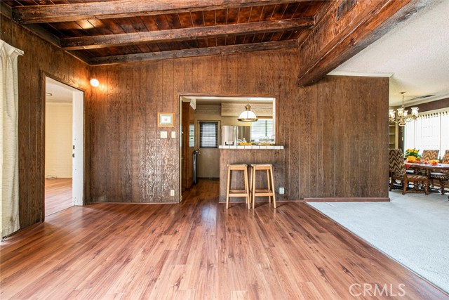 1422 W Riverside Drive, Burbank CA: https://media.crmls.org/medias/983fbff7-473c-46cd-8a59-0d7b3938432d.jpg