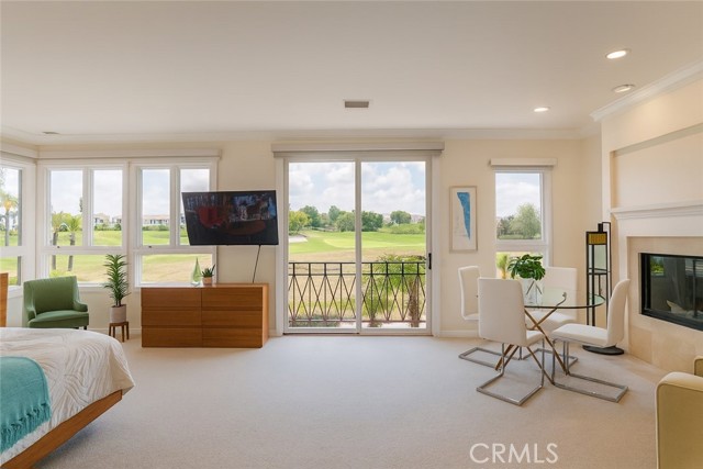 6471 Morningside Drive, Huntington Beach CA: https://media.crmls.org/medias/983fc8c7-4728-4105-9528-8e3962866ffa.jpg