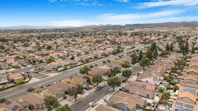 507 Coudures Way, Perris CA: https://media.crmls.org/medias/9840083a-adb2-472b-ad85-5ec400a536a9.jpg