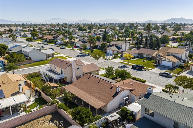 15454 Raymond, Fontana CA: https://media.crmls.org/medias/98403809-51d9-4e8e-bfe7-9e4167111081.jpg