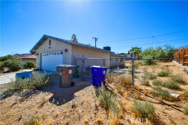 Detail Gallery Image 3 of 14 For 61605 El Cajon Dr, Joshua Tree,  CA 92252 - 3 Beds | 2 Baths