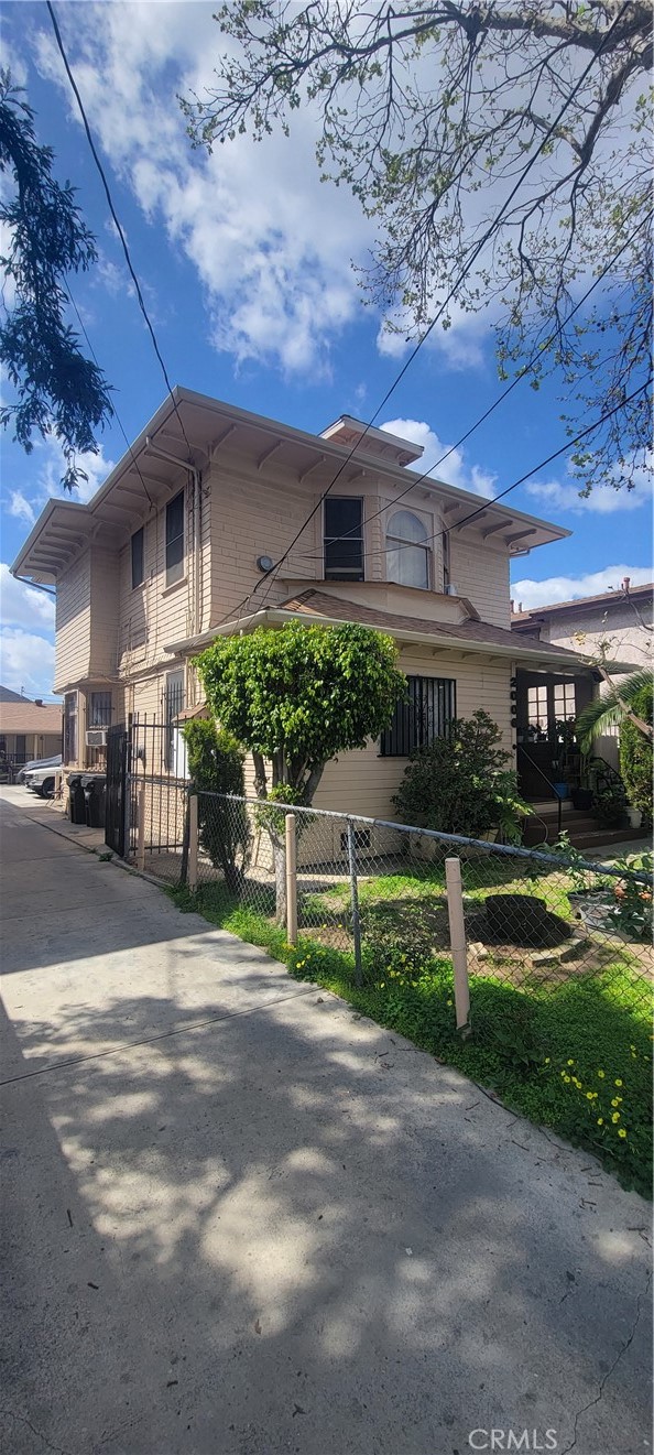 2006 W 12th Street, Los Angeles CA: https://media.crmls.org/medias/984155a7-272c-46bf-816d-d027d1747f97.jpg
