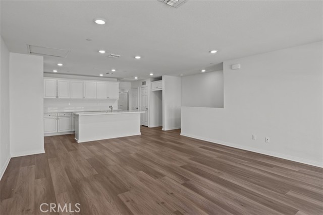 4285 S Hermosa Paseo, Ontario CA: https://media.crmls.org/medias/98423036-ac75-44d6-b722-5e18e0f568c9.jpg