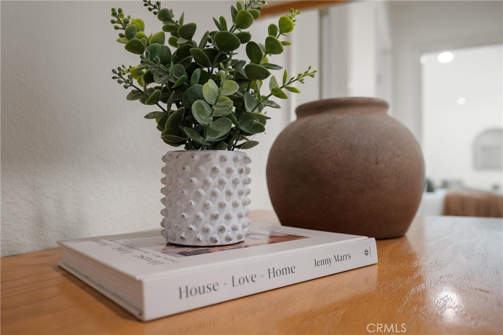 https://media.crmls.org/medias/9842b577-f495-40cf-9895-f15f61274af4.jpg?preset=X-Large
