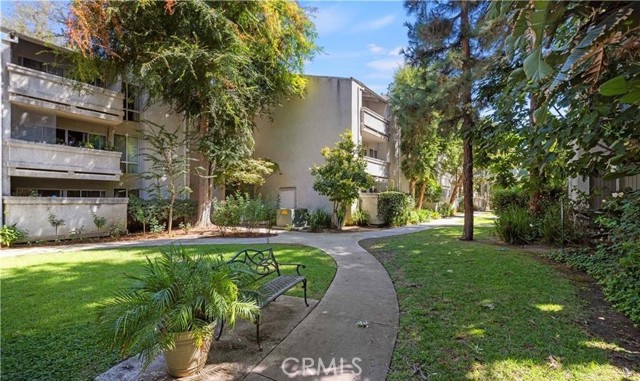 20134 Leadwell Street, Winnetka CA: https://media.crmls.org/medias/9842be62-0d7f-4c9f-9352-a72a74379576.jpg