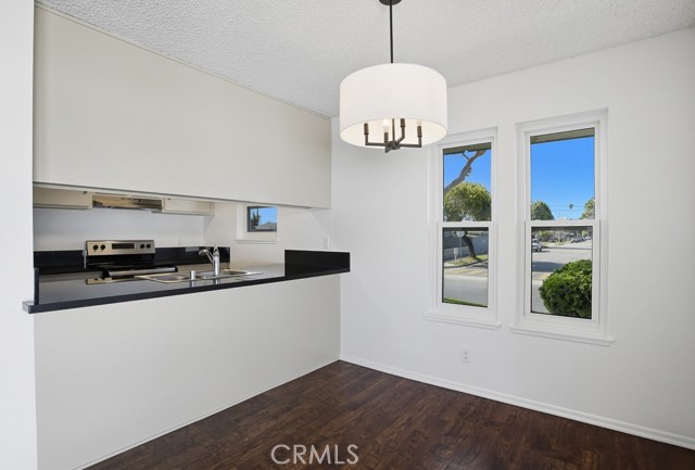 Detail Gallery Image 9 of 28 For 2242 Miramar Walk, Oxnard,  CA 93035 - 3 Beds | 2 Baths