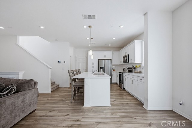 Detail Gallery Image 11 of 41 For 950 Helena Ridge, Lake Elsinore,  CA 92530 - 3 Beds | 2 Baths