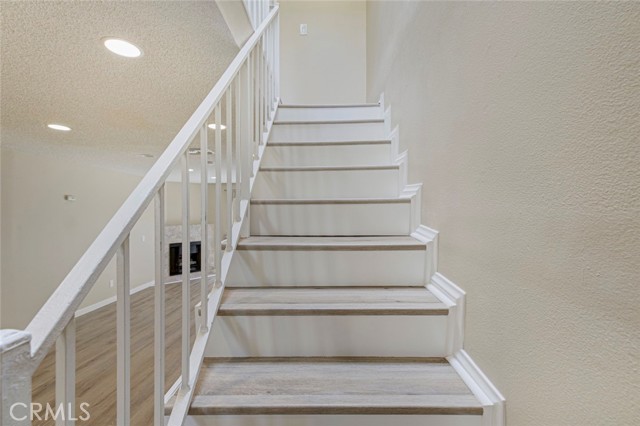 Detail Gallery Image 15 of 33 For 635 E Angeleno #D,  Burbank,  CA 91501 - 2 Beds | 2/1 Baths