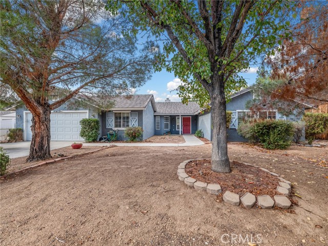16409 Pauhaska Court, Apple Valley CA: https://media.crmls.org/medias/9844b94e-7604-475e-b1b9-fc3d77de9866.jpg