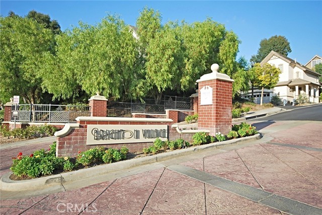 Detail Gallery Image 4 of 8 For 27153 Manor Cir, Valencia,  CA 91354 - 3 Beds | 2/1 Baths