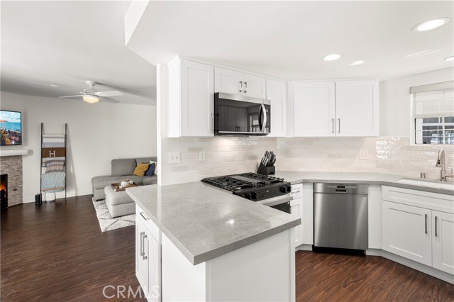 Detail Gallery Image 1 of 33 For 2542 Back Bay Loop #30,  Costa Mesa,  CA 92627 - 3 Beds | 2/1 Baths