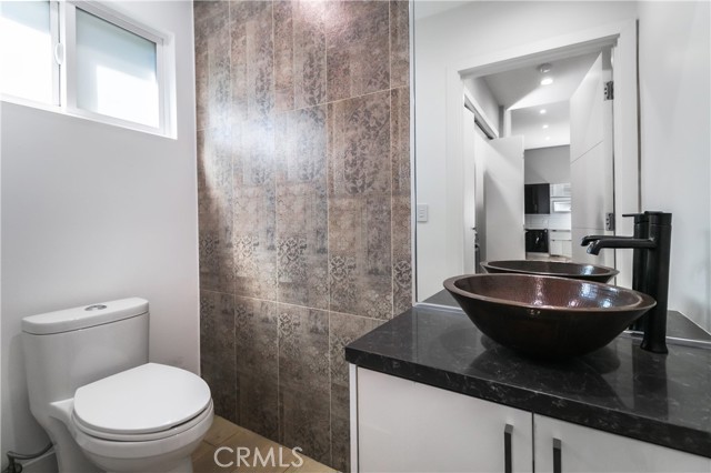 Detail Gallery Image 25 of 47 For 6230 Beeman Ave, North Hollywood,  CA 91606 - 6 Beds | 4/2 Baths