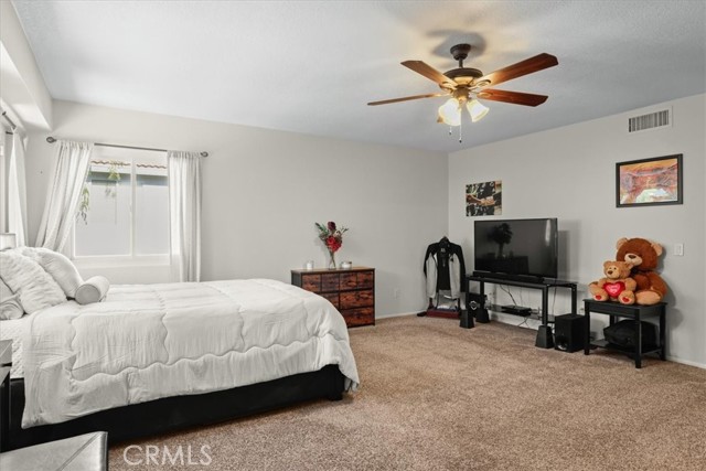 Detail Gallery Image 21 of 70 For 15717 Rosehaven Ln, Canyon Country,  CA 91387 - 3 Beds | 2/1 Baths