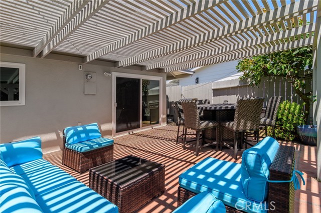 8042 Driftwood Drive, Huntington Beach CA: https://media.crmls.org/medias/984791ed-a80f-44dc-b89f-c053da7960e1.jpg