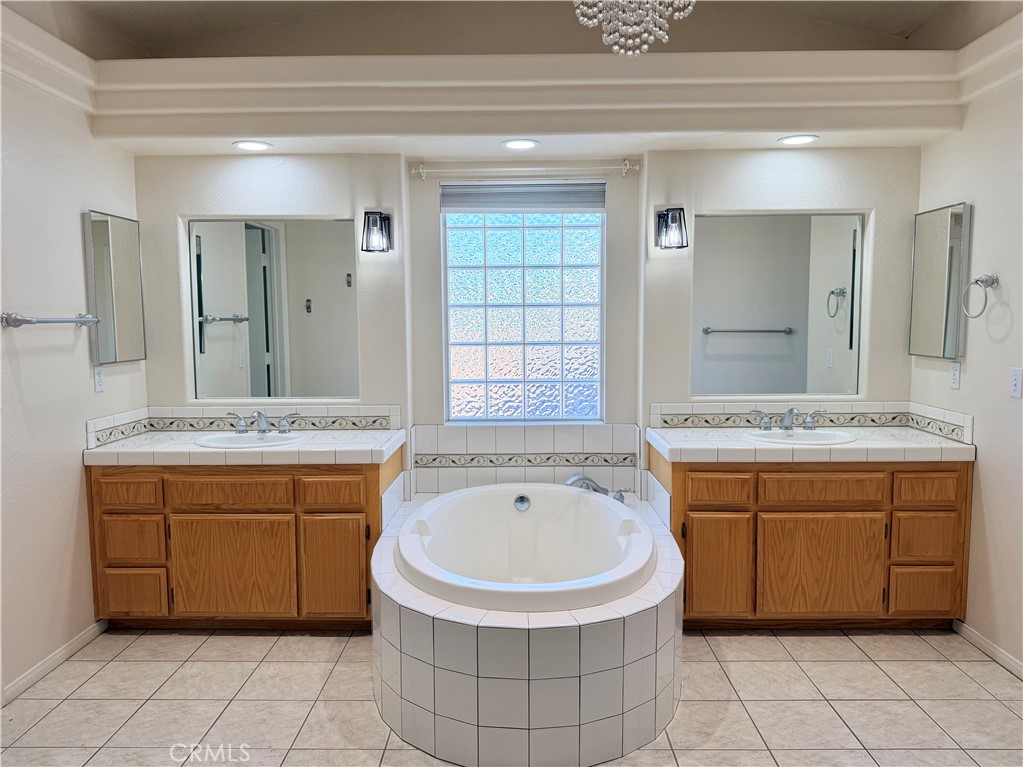 https://media.crmls.org/medias/9847b923-5213-4342-bdc1-8f89228621d5.jpg?preset=X-Large