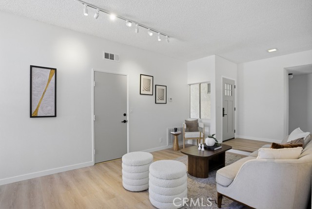Detail Gallery Image 3 of 38 For 13513 Polk St, Sylmar,  CA 91342 - 3 Beds | 2 Baths