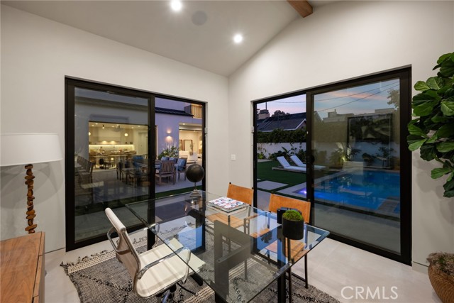4320 Teesdale Avenue, Studio City CA: https://media.crmls.org/medias/9848640f-c3e5-4a2e-a5a4-7cfd70e01dd8.jpg