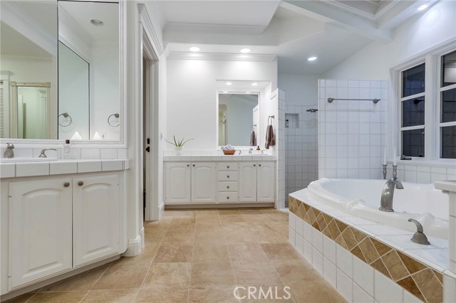 407 Mendoza Terrace, Corona del Mar CA: https://media.crmls.org/medias/984a4f44-54c6-4674-b03c-6182f58eff1d.jpg