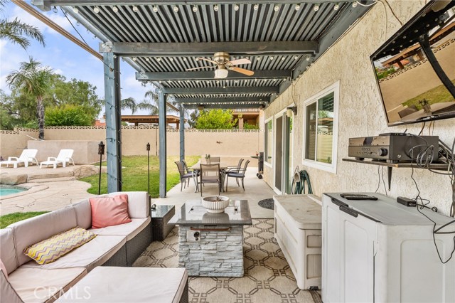 6264 N Beechwood Avenue, San Bernardino CA: https://media.crmls.org/medias/984ad172-6d9d-463f-9885-c0cba76e53e1.jpg