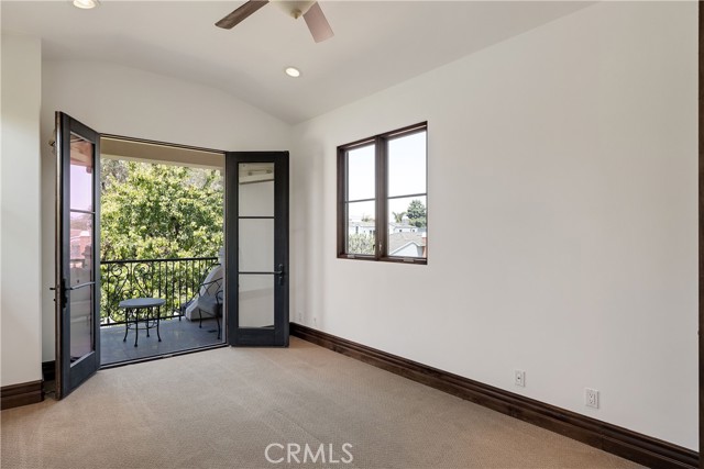 718 N Poinsettia Avenue, Manhattan Beach CA: https://media.crmls.org/medias/984ad3cf-b138-4ed8-a5ef-2bf60b492f14.jpg