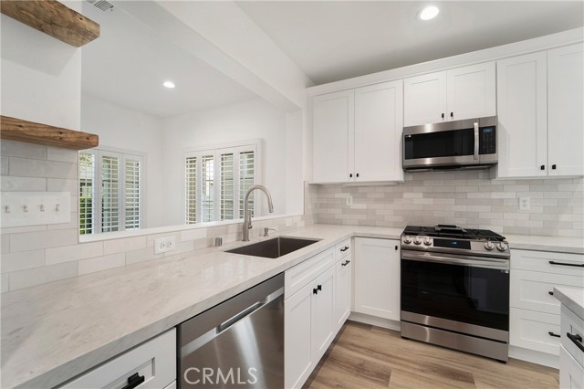 210 Garden Gate Lane, Irvine CA: https://media.crmls.org/medias/984b8a1b-b4c7-41ef-a3f3-dfbef006d35a.jpg