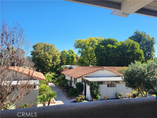 Detail Gallery Image 5 of 17 For 2022 via Mariposa East #C,  Laguna Woods,  CA 92637 - 2 Beds | 2 Baths