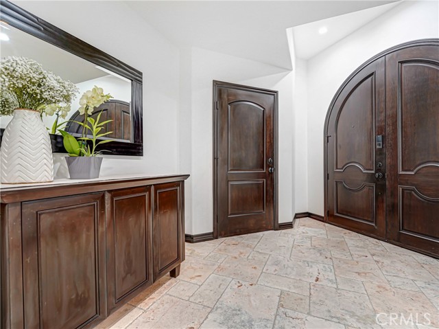 Detail Gallery Image 2 of 15 For 4529 Don Pio, Woodland Hills,  CA 91364 - 4 Beds | 2/1 Baths