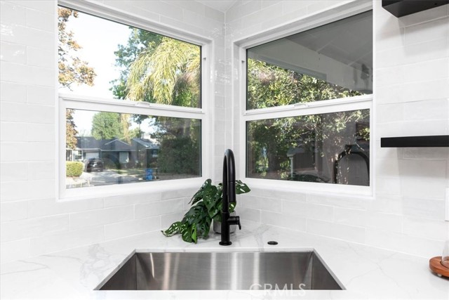 5447 Columbus Avenue, Sherman Oaks CA: https://media.crmls.org/medias/984c15a5-9f20-4ab2-960b-9e765730d8e3.jpg
