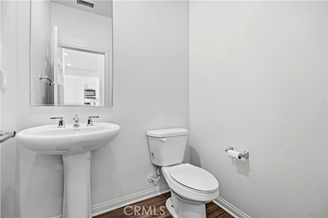 Detail Gallery Image 8 of 34 For 335 Carson Ct, Rialto,  CA 92376 - 3 Beds | 2/1 Baths