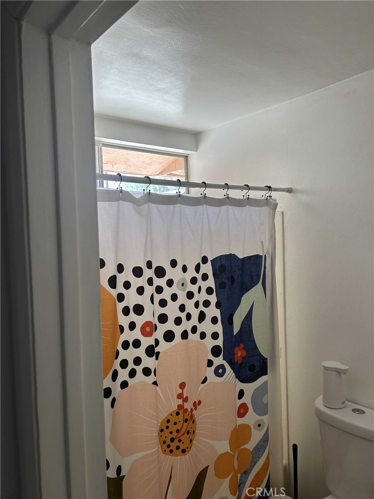 https://media.crmls.org/medias/984d34e3-0b0f-4ea3-b8f0-2f5553a79696.jpg?preset=X-Large