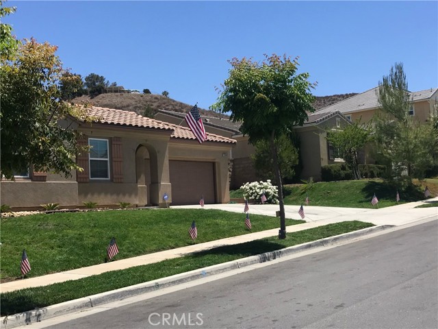 Detail Gallery Image 2 of 14 For 35566 Desert Rose Way, Lake Elsinore,  CA 92532 - 4 Beds | 2/1 Baths