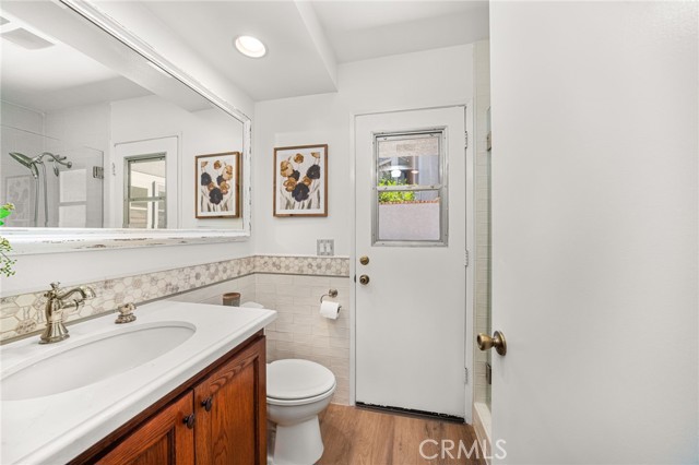719 S Goldfinch Way, Anaheim Hills CA: https://media.crmls.org/medias/984d62df-c912-483d-8b2e-2794bac2d82c.jpg