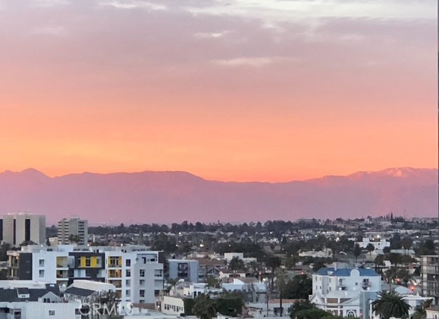 https://media.crmls.org/medias/984d6a0c-4e5a-40c0-b6d9-fbf110128415.jpg?preset=X-Large