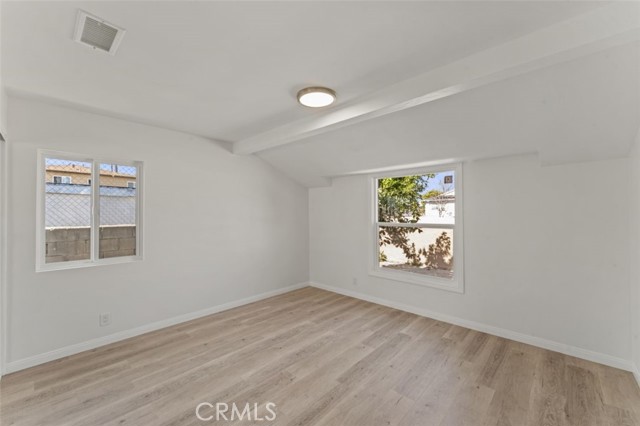 Detail Gallery Image 12 of 32 For 14722 Strathern, Panorama City,  CA 91402 - 5 Beds | 3 Baths