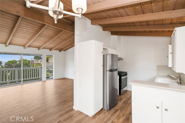 Detail Gallery Image 6 of 9 For 135 High Dr, Laguna Beach,  CA 92651 - 2 Beds | 1 Baths