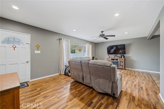 Detail Gallery Image 13 of 46 For 147 Myrtlewood, Calimesa,  CA 92320 - 4 Beds | 2 Baths