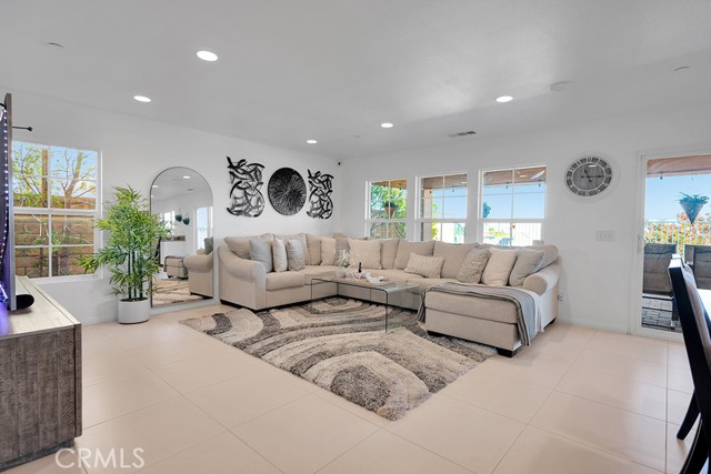 2727 Goldenrain Street, Palmdale CA: https://media.crmls.org/medias/984efbf6-9afb-4b11-b36c-7190f05500c6.jpg